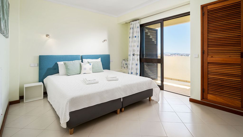Bela Vista 3BDR Penthouse w/ Pool by LovelyStay