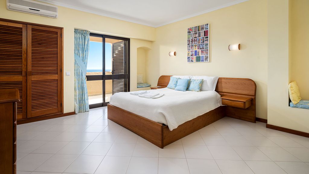 Bela Vista 3BDR Penthouse w/ Pool by LovelyStay