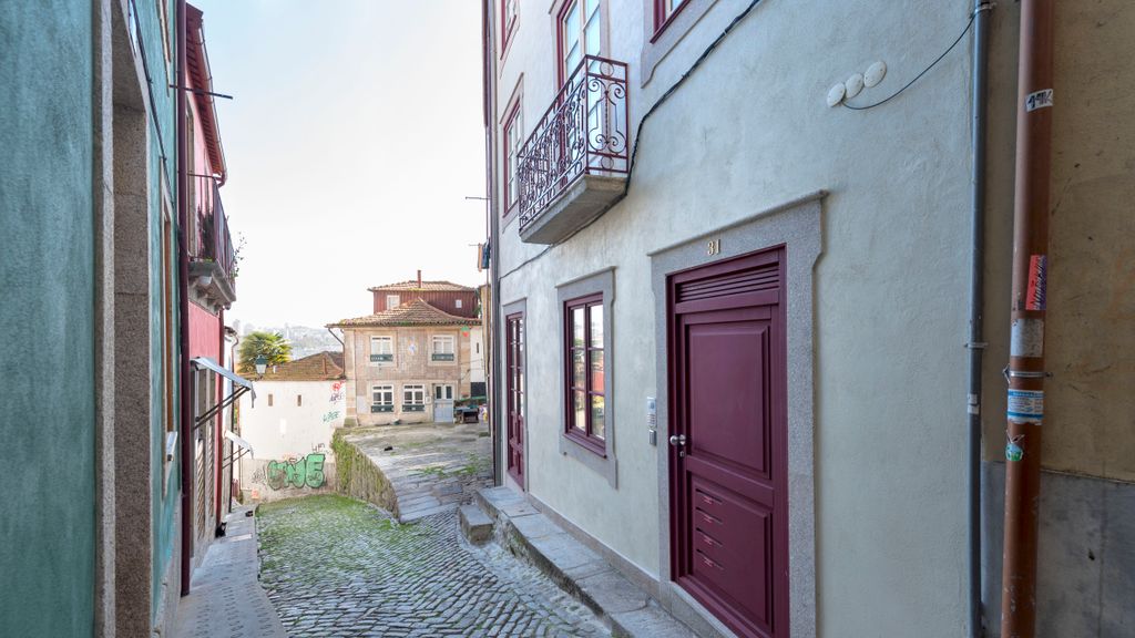 Modern Vitoria Getaway by LovelyStay