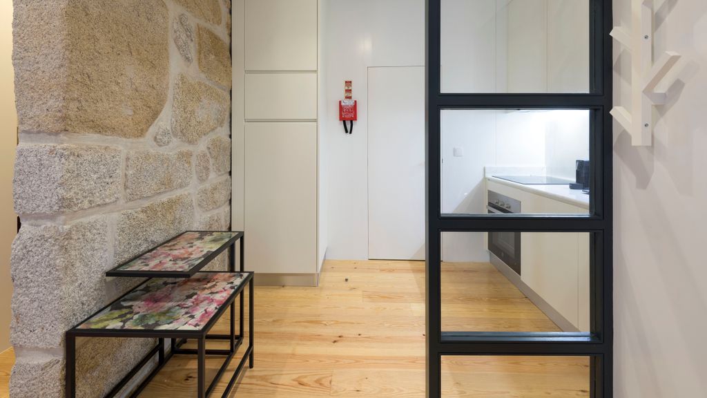 Modern Vitoria Getaway by LovelyStay