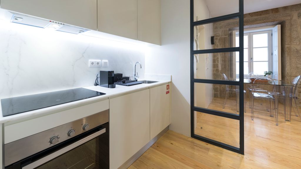 Modern Vitoria Getaway by LovelyStay