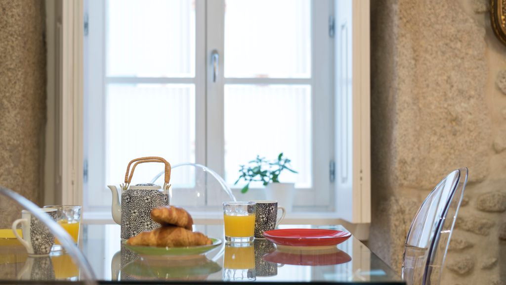 Modern Vitoria Getaway by LovelyStay