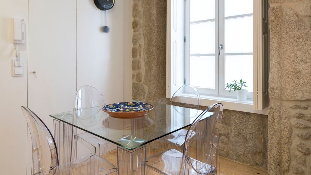 Modern Vitoria Getaway by LovelyStay
