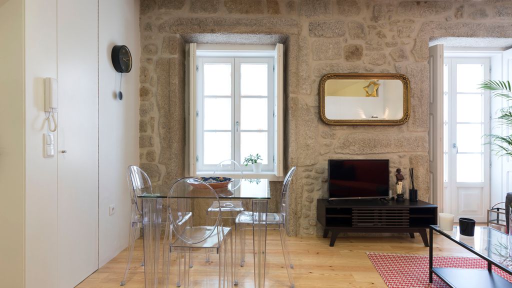 Modern Vitoria Getaway by LovelyStay