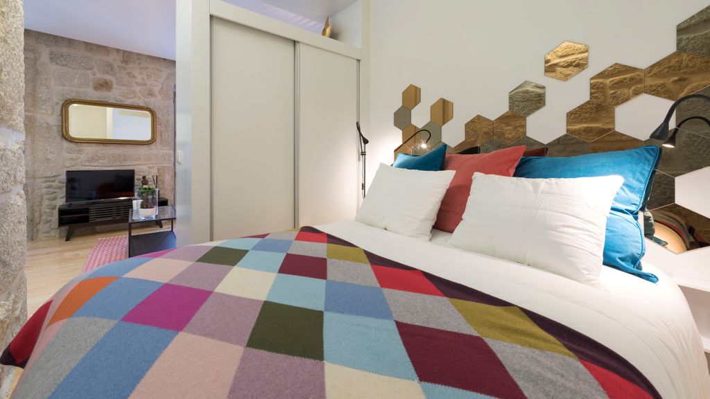Modern Vitoria Getaway by LovelyStay