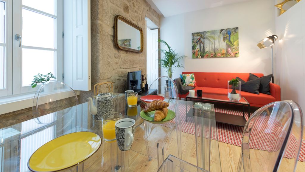Modern Vitoria Getaway by LovelyStay