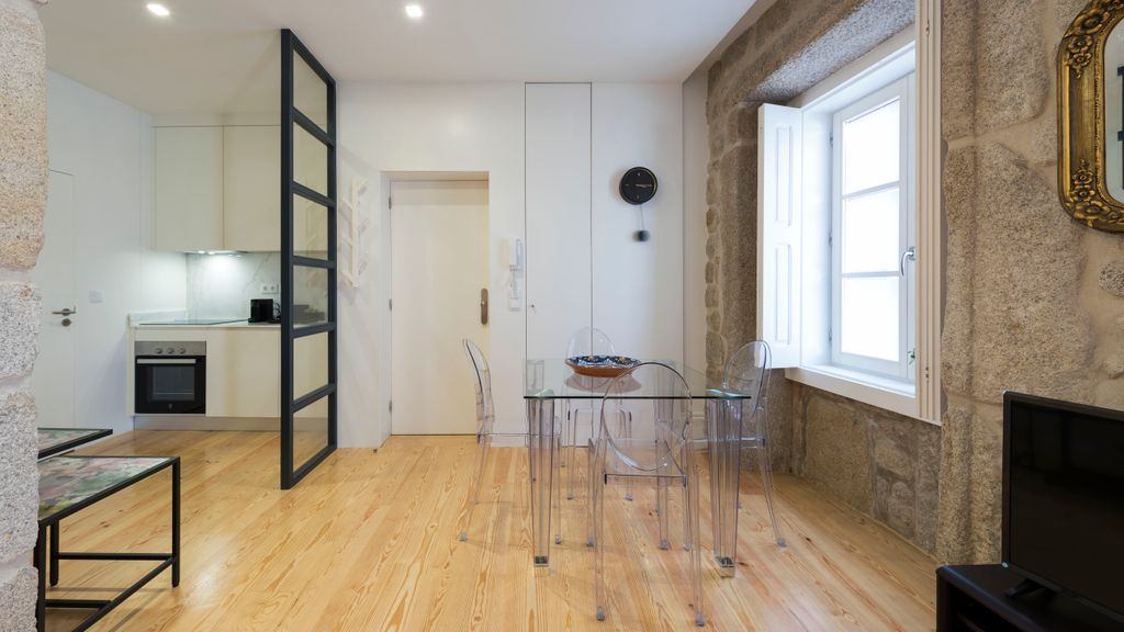 Modern Vitoria Getaway by LovelyStay