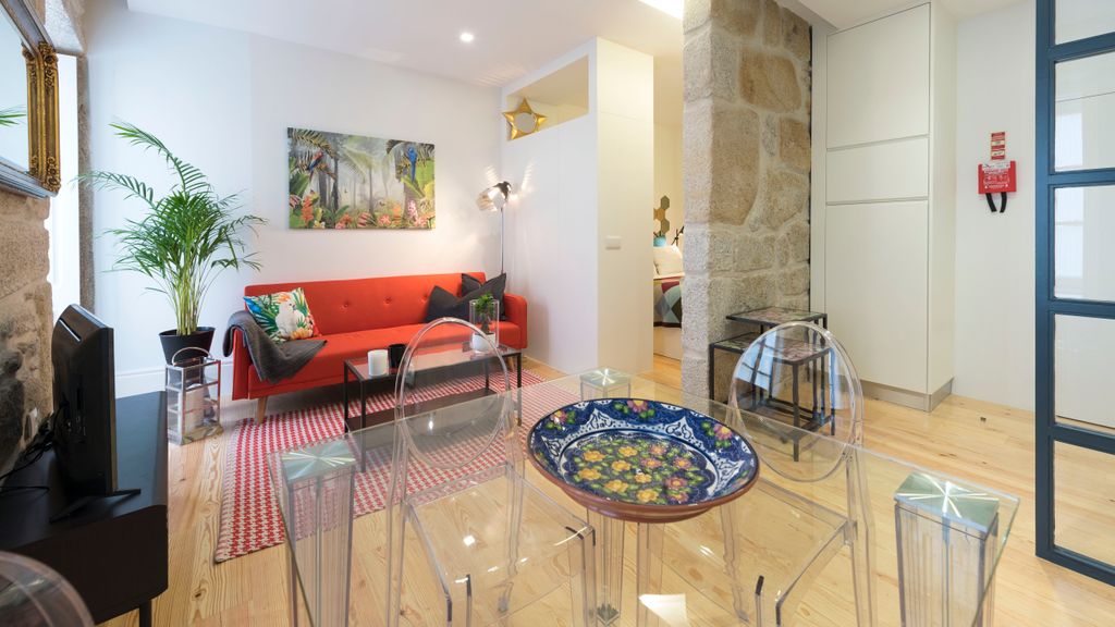 Modern Vitoria Getaway by LovelyStay