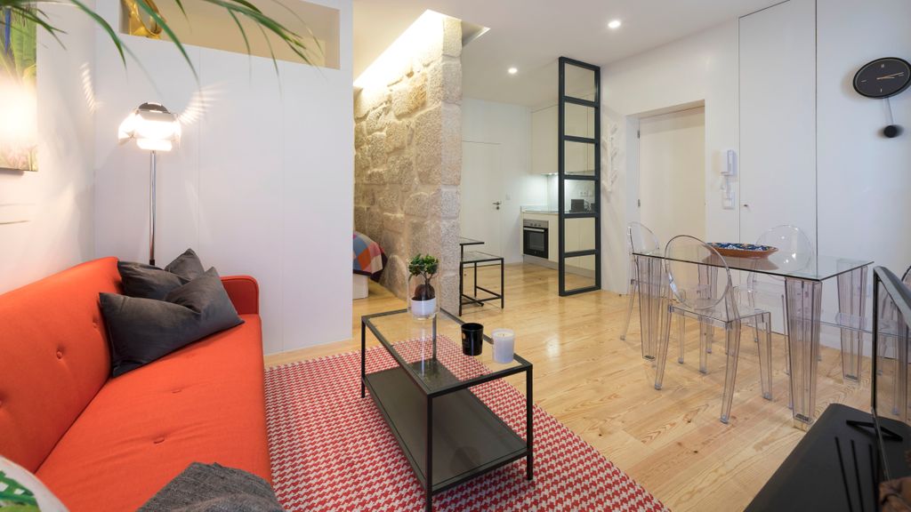 Modern Vitoria Getaway by LovelyStay