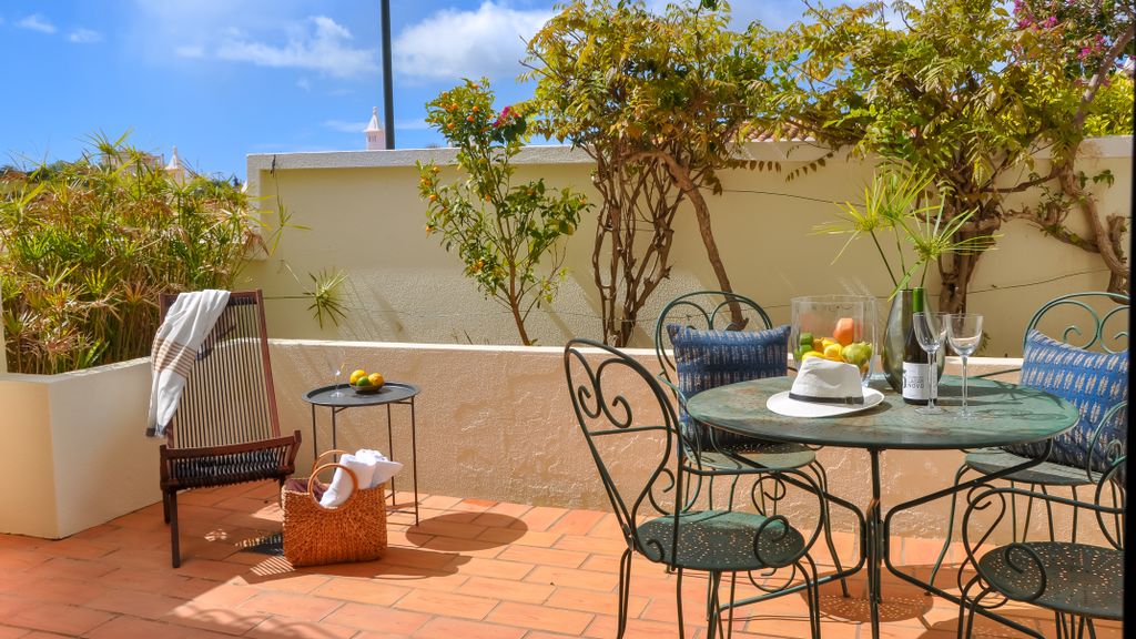 2BR  Duplex Townhouse w/Pool by LovelyStay
