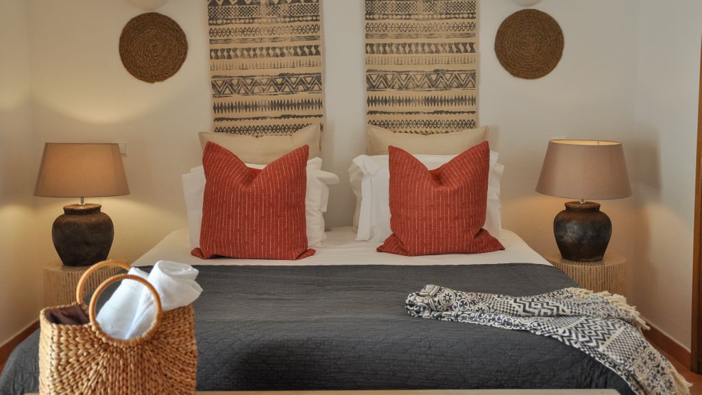 2BR  Duplex Townhouse w/Pool by LovelyStay
