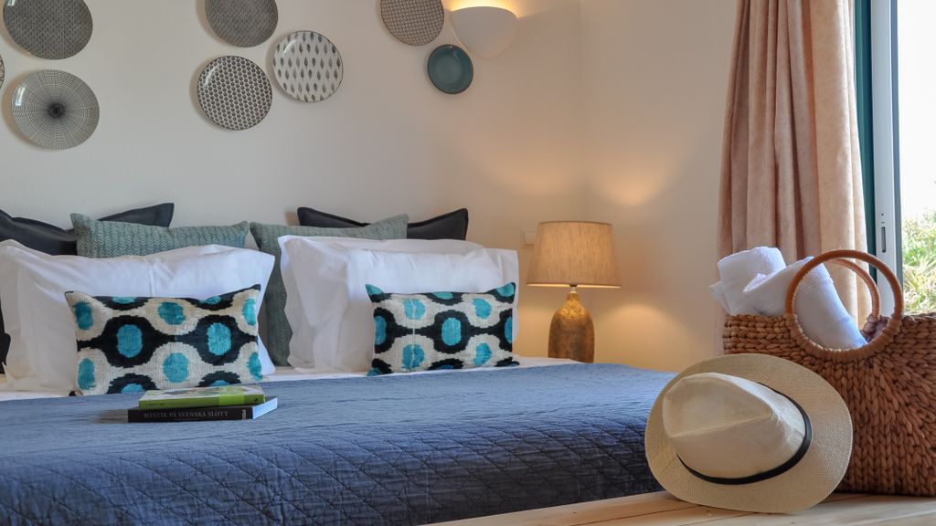 2BR  Duplex Townhouse w/Pool by LovelyStay