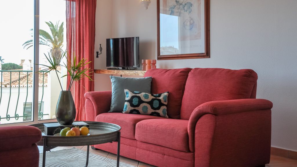 2BR  Duplex Townhouse w/Pool by LovelyStay