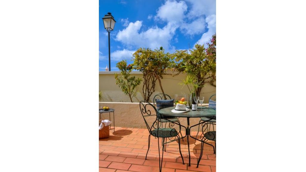2BR  Duplex Townhouse w/Pool by LovelyStay