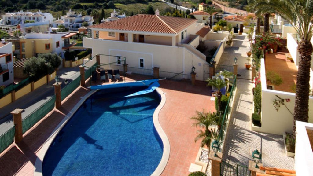 2BR  Duplex Townhouse w/Pool by LovelyStay