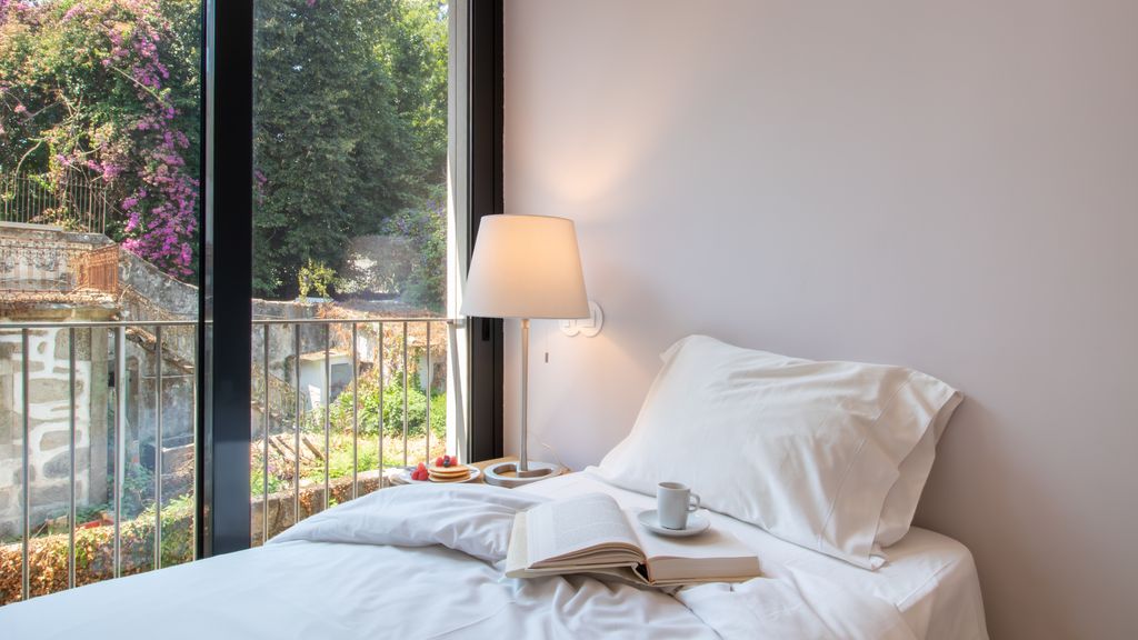 Primrose Deluxe 2BR w/ Parking by LovelyStay