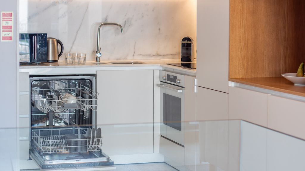 Primrose Deluxe 2BR w/ Parking by LovelyStay