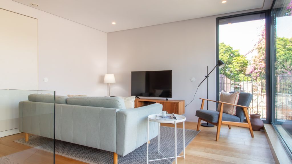 Primrose Deluxe 2BR w/ Parking by LovelyStay