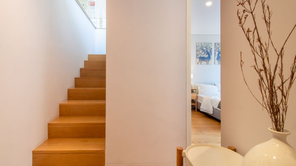 Primrose Deluxe 2BR w/ Parking by LovelyStay