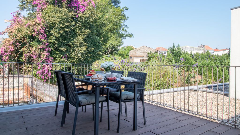 Primrose Deluxe 2BR w/ Parking by LovelyStay