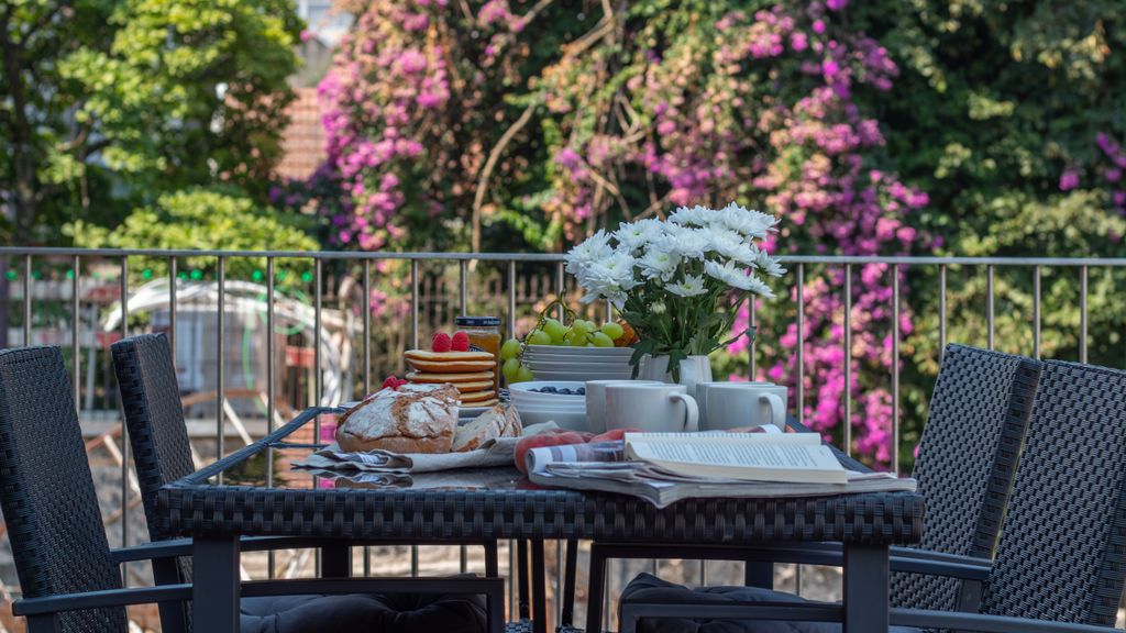 Primrose Deluxe 2BR w/ Parking by LovelyStay