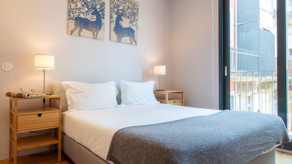 Primrose Deluxe 2BR w/ Parking by LovelyStay
