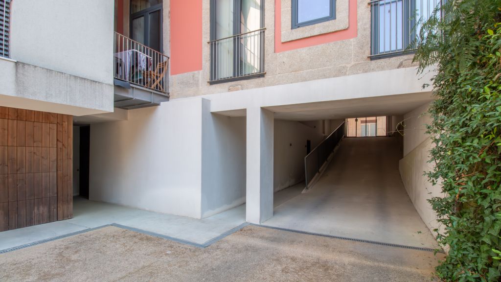 Primrose Deluxe 2BR w/ Parking by LovelyStay