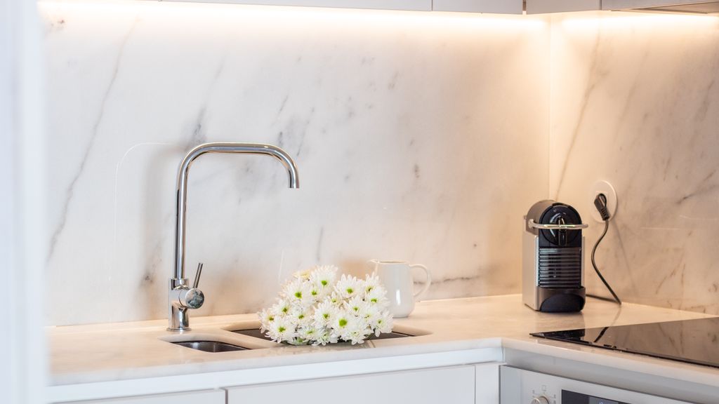 Primrose Deluxe 2BR w/ Parking by LovelyStay
