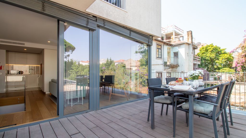 Primrose Deluxe 2BR w/ Parking by LovelyStay
