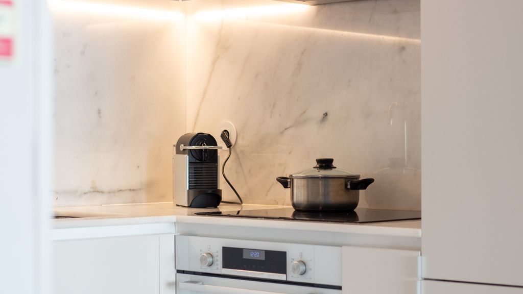 Primrose Deluxe 2BR w/ Parking by LovelyStay