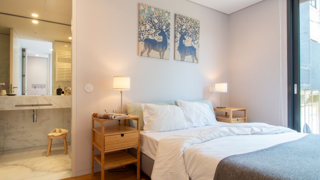 Primrose Deluxe 2BR w/ Parking by LovelyStay