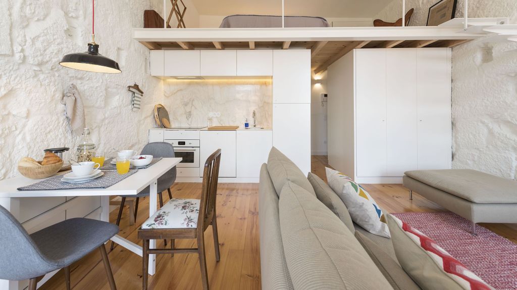 Cativo Mezzanine Studio by LovelyStay