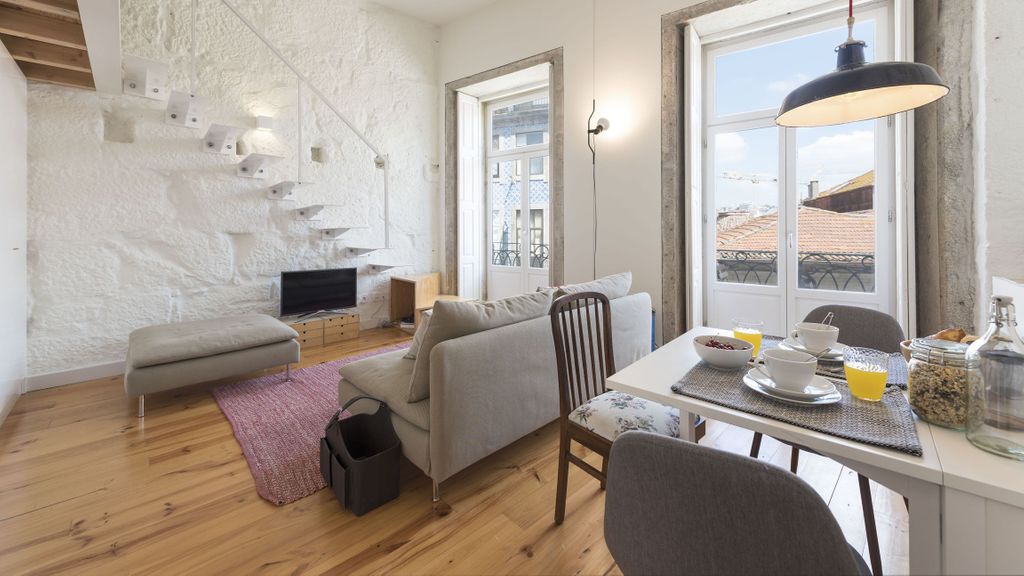 Cativo Mezzanine Studio by LovelyStay