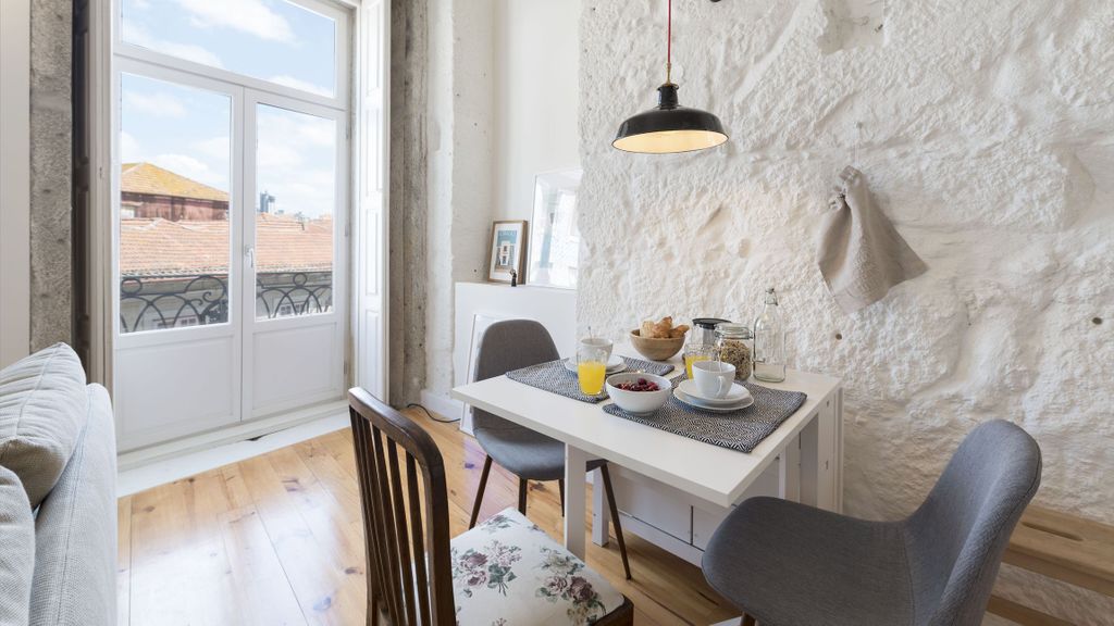 Cativo Mezzanine Studio by LovelyStay