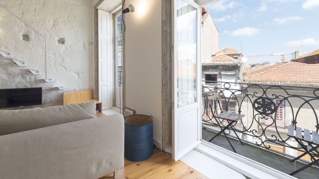 Cativo Mezzanine Studio by LovelyStay