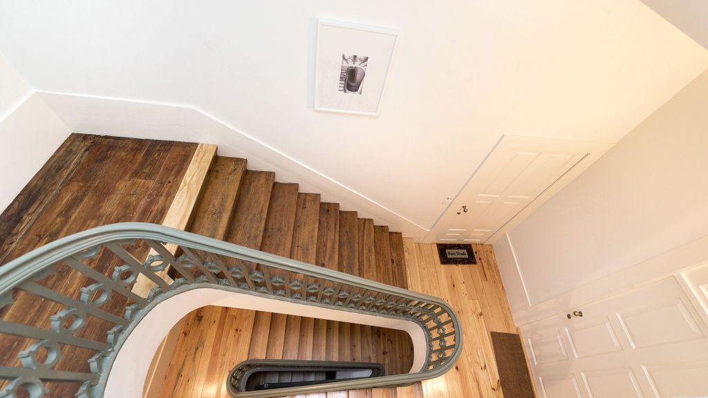 Cativo Mezzanine Studio by LovelyStay