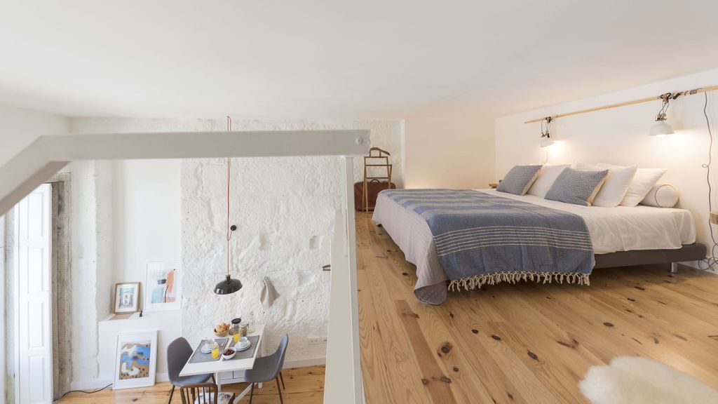 Cativo Mezzanine Studio by LovelyStay