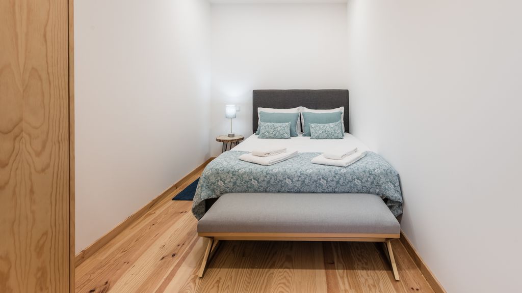 Aliados 1BR Apartment w/AC & Balcony by LovelyStay