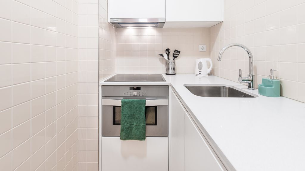 Aliados 1BR Apartment w/AC & Balcony by LovelyStay