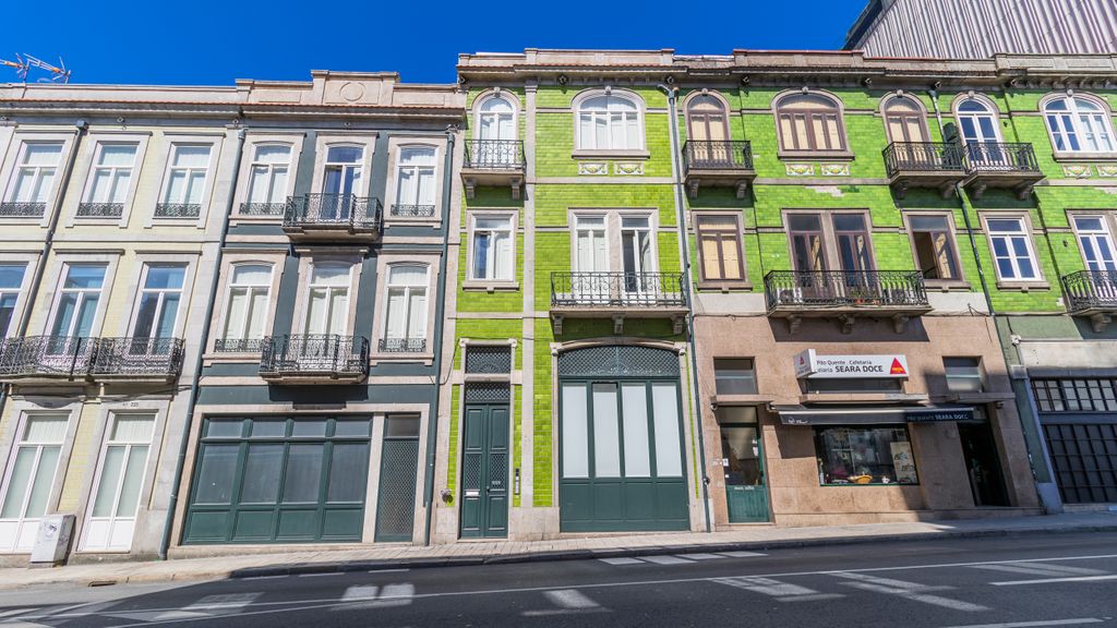Duque Flat - AC & Balcony by LovelyStay