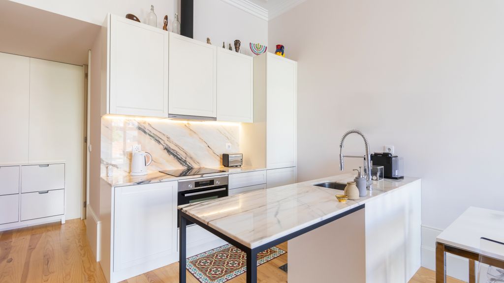 Duque Flat - AC & Balcony by LovelyStay