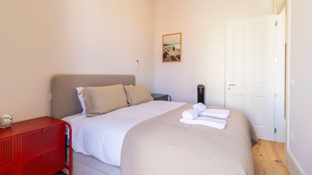 Duque Flat - AC & Balcony by LovelyStay
