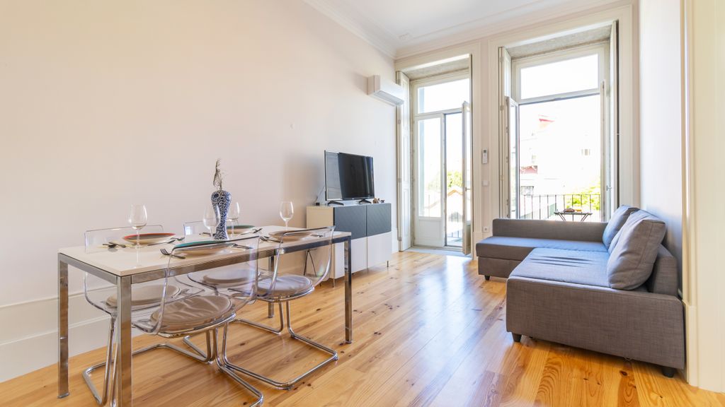 Duque Flat - AC & Balcony by LovelyStay