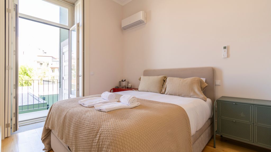 Duque Flat - AC & Balcony by LovelyStay