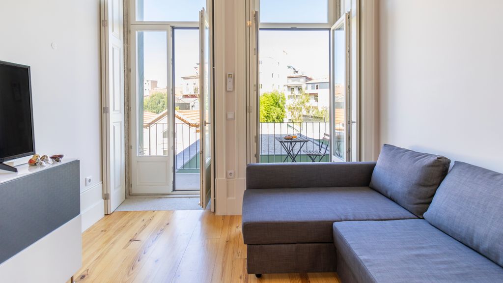 Duque Flat - AC & Balcony by LovelyStay