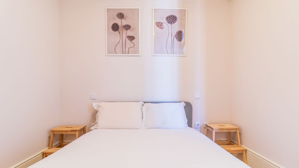 Duque Flat - AC & Balcony by LovelyStay