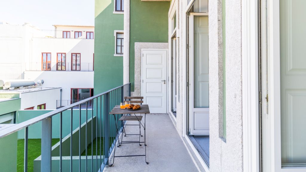 Duque Flat - AC & Balcony by LovelyStay