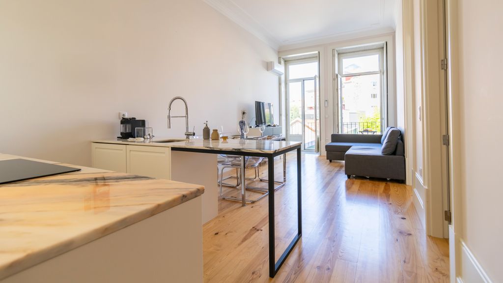 Duque Flat - AC & Balcony by LovelyStay