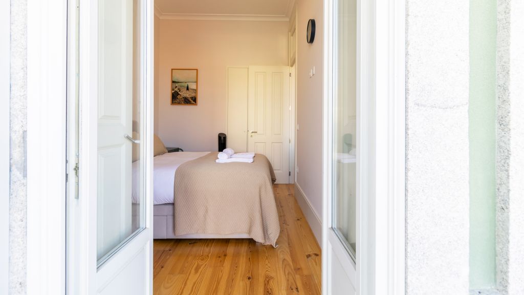 Duque Flat - AC & Balcony by LovelyStay