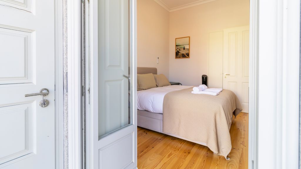 Duque Flat - AC & Balcony by LovelyStay
